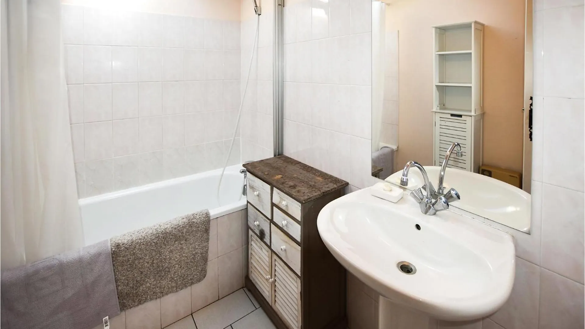 2 Bedroom Stunning Apartment In Ruoms Γαλλία